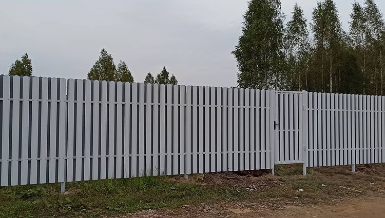 Забор из металлоштакетника