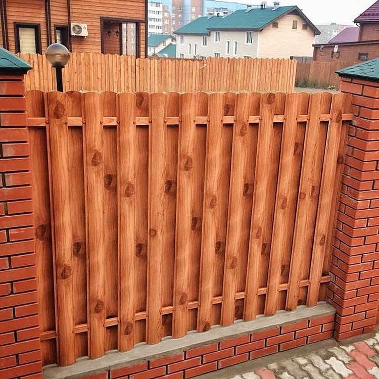 Забор из металлоштакетника